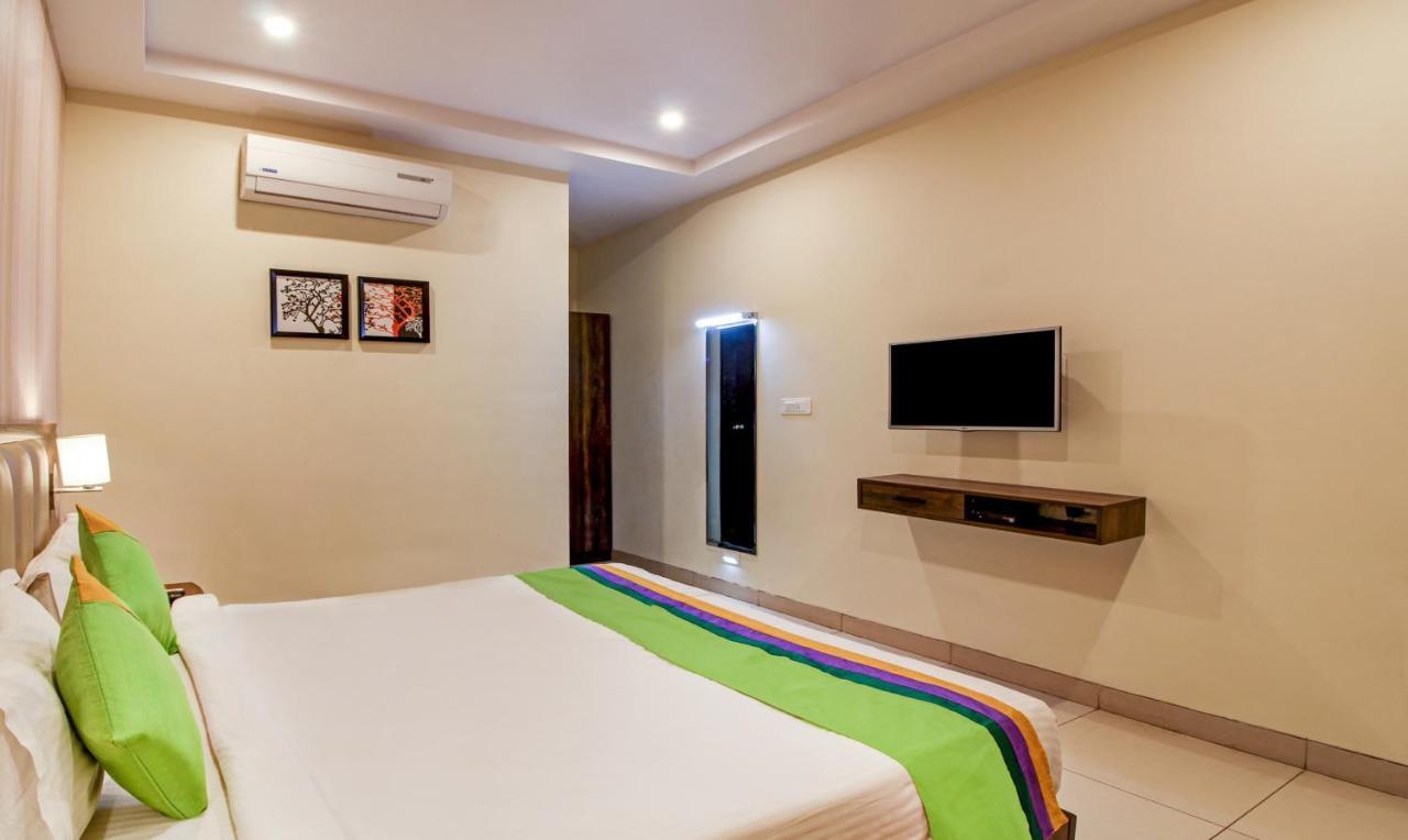 Treebo Trend Sindhura Grand Hyderabad Exterior photo